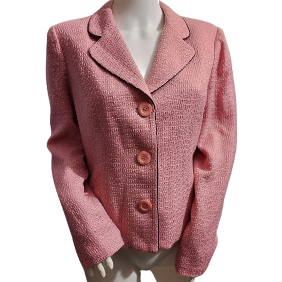 Donna Ricco pink blazer 💕 Black piping— so cute! - Picture 2 of 4